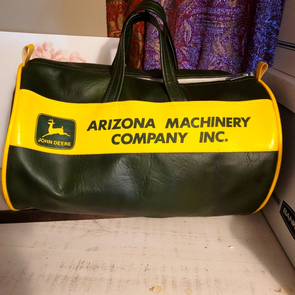 💚CLEARANCE💚 John Deere Green and Yellow Men's Bag